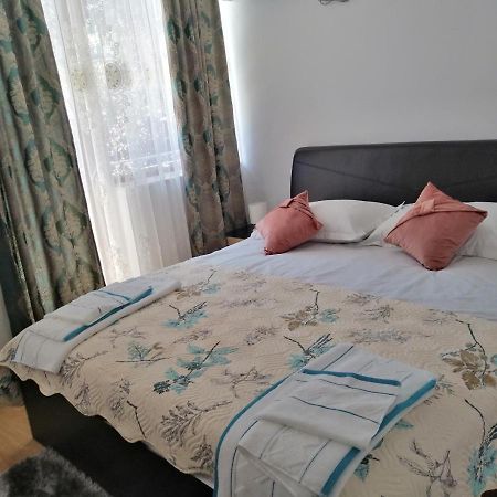 Отель Casa Gabi'S Оршова Экстерьер фото