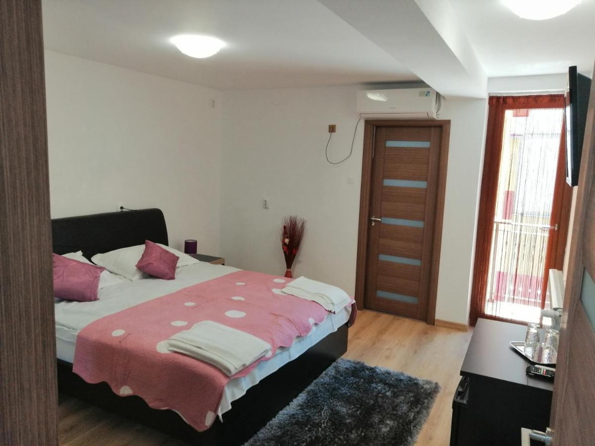 Отель Casa Gabi'S Оршова Экстерьер фото