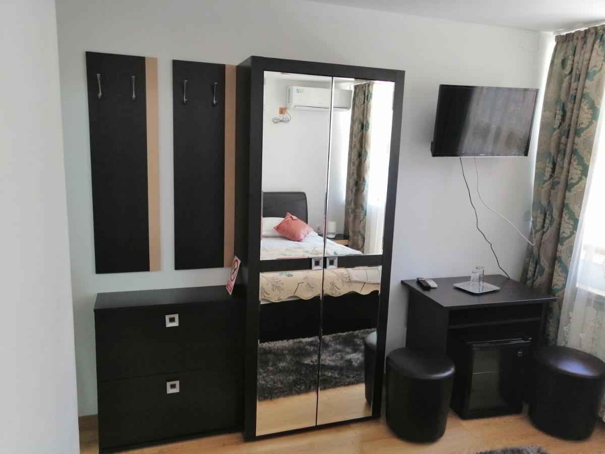 Отель Casa Gabi'S Оршова Экстерьер фото