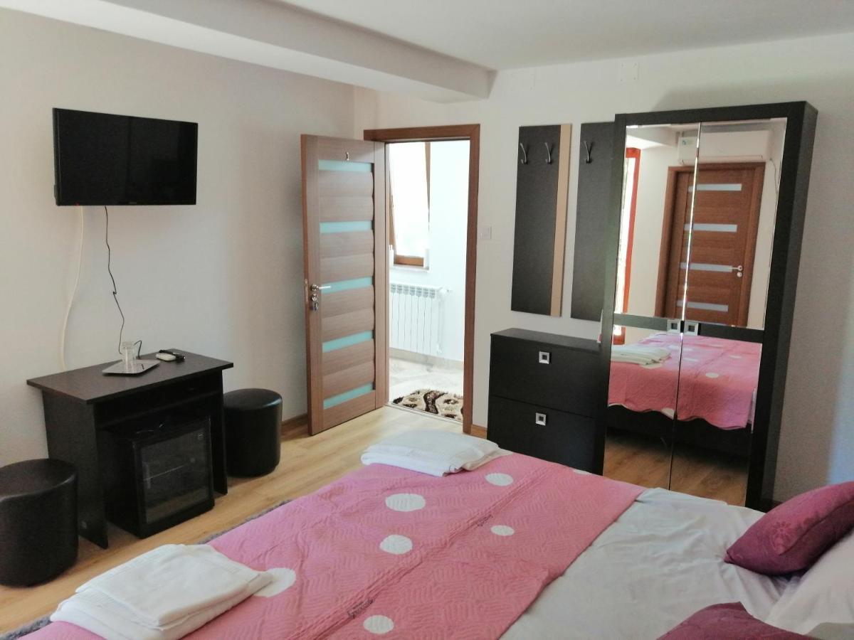 Отель Casa Gabi'S Оршова Экстерьер фото
