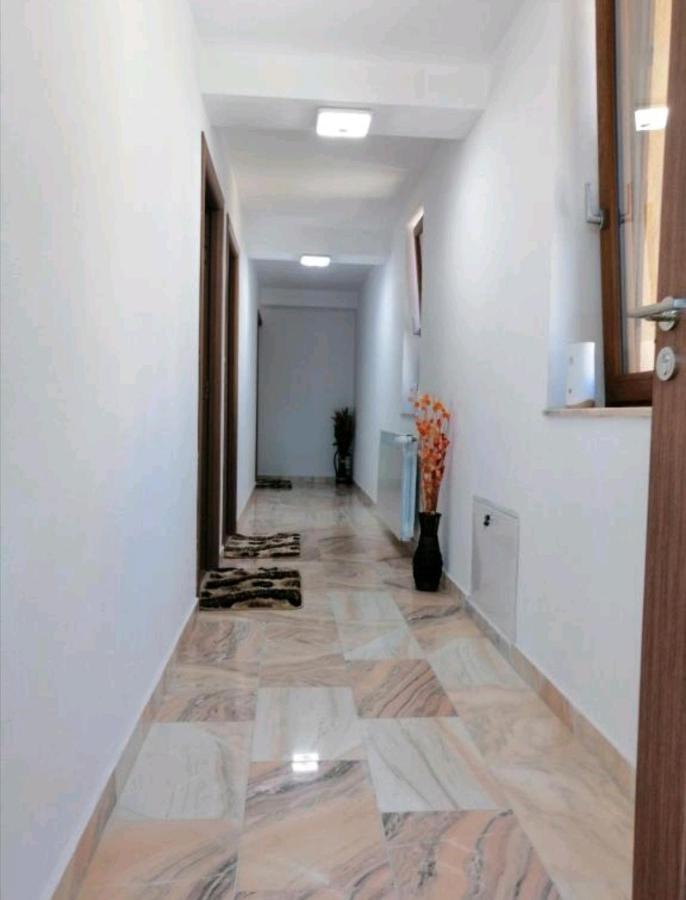 Отель Casa Gabi'S Оршова Экстерьер фото